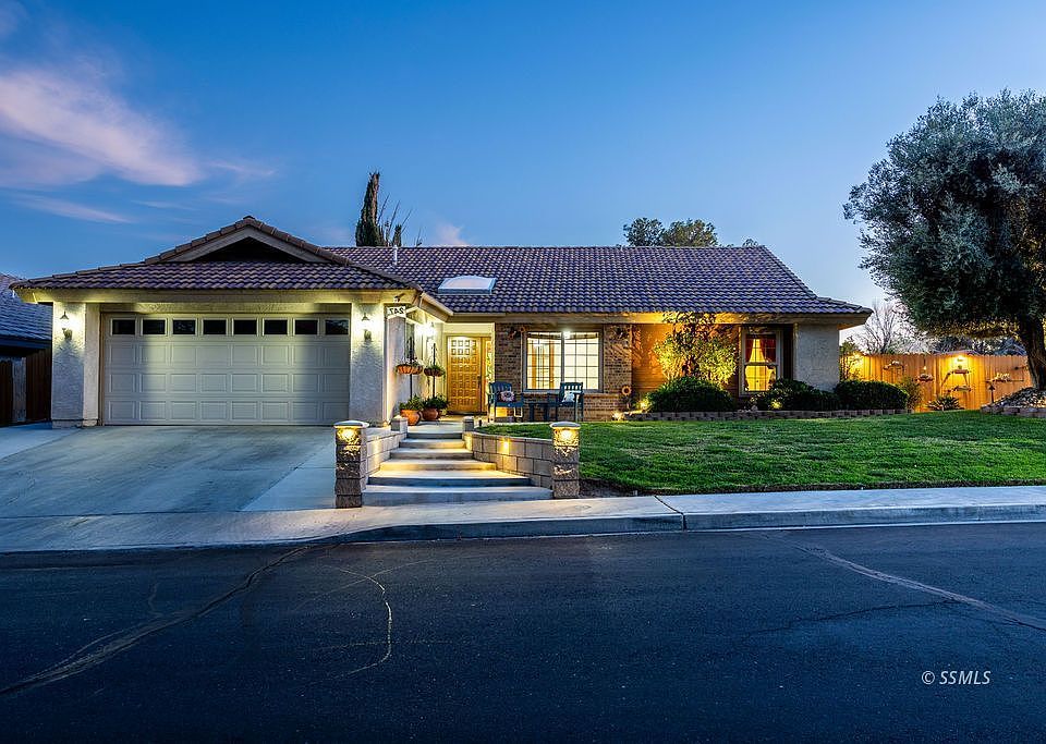 1st image of 247 Yellowstone Pl