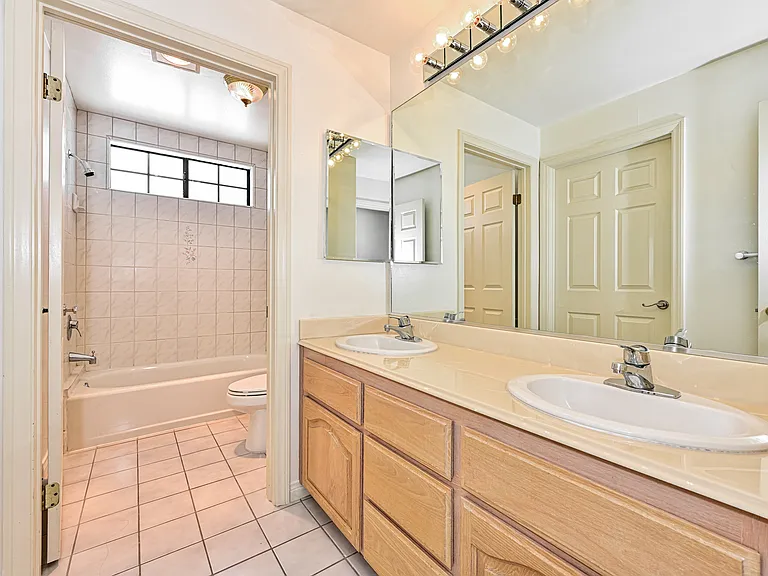 5319 Lindley Ave #303 — Photo 15