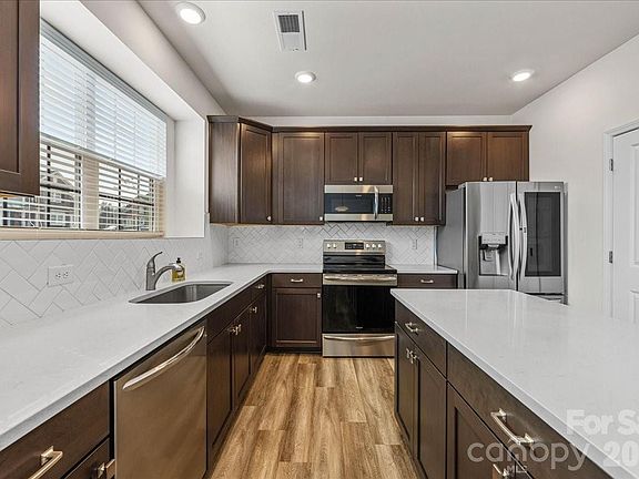 5th image of 1024 Beatty Woods Dr