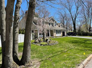 21 Neponsit Rd, Sound Beach, NY 11789