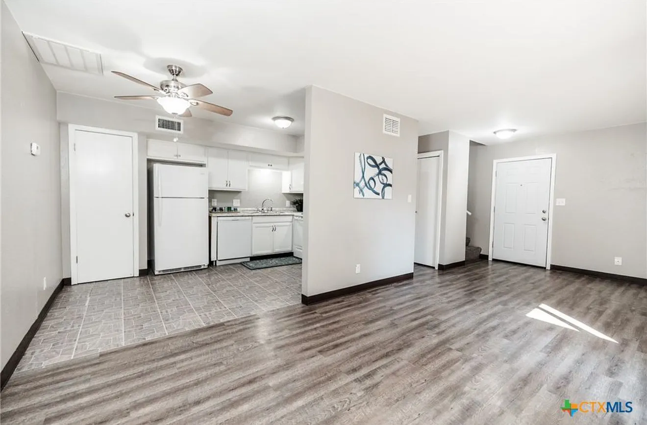 2 bed/1.5 bath in quiet tanglewood neighborhood — Photo 4