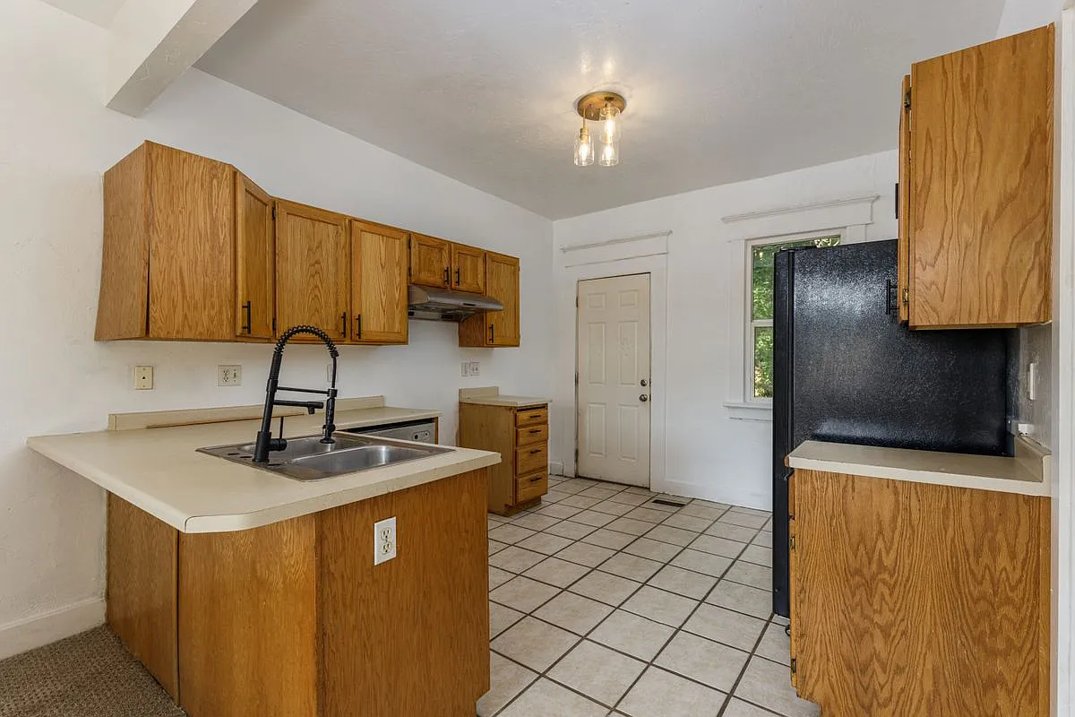 1 bed, 1.0 bath, 572 sqft, $1,250 — Photo 1