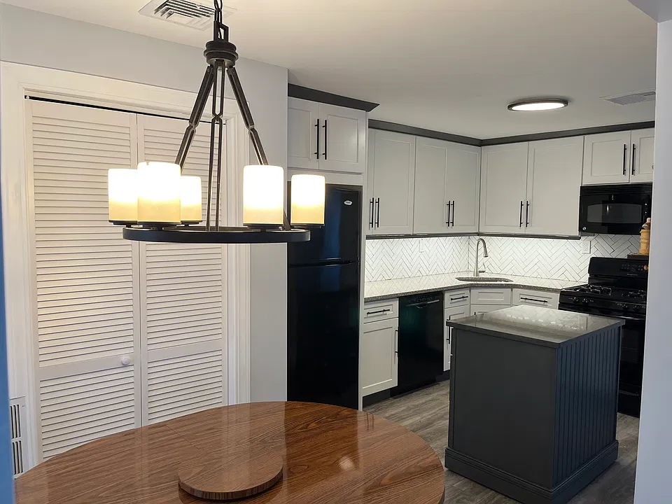 2 New York Ave #2
