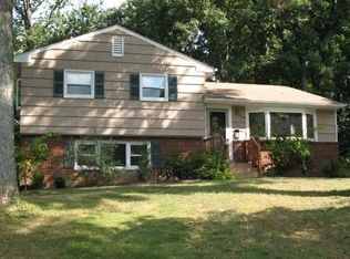 208 Harmony Dr SW, Vienna, VA 22180