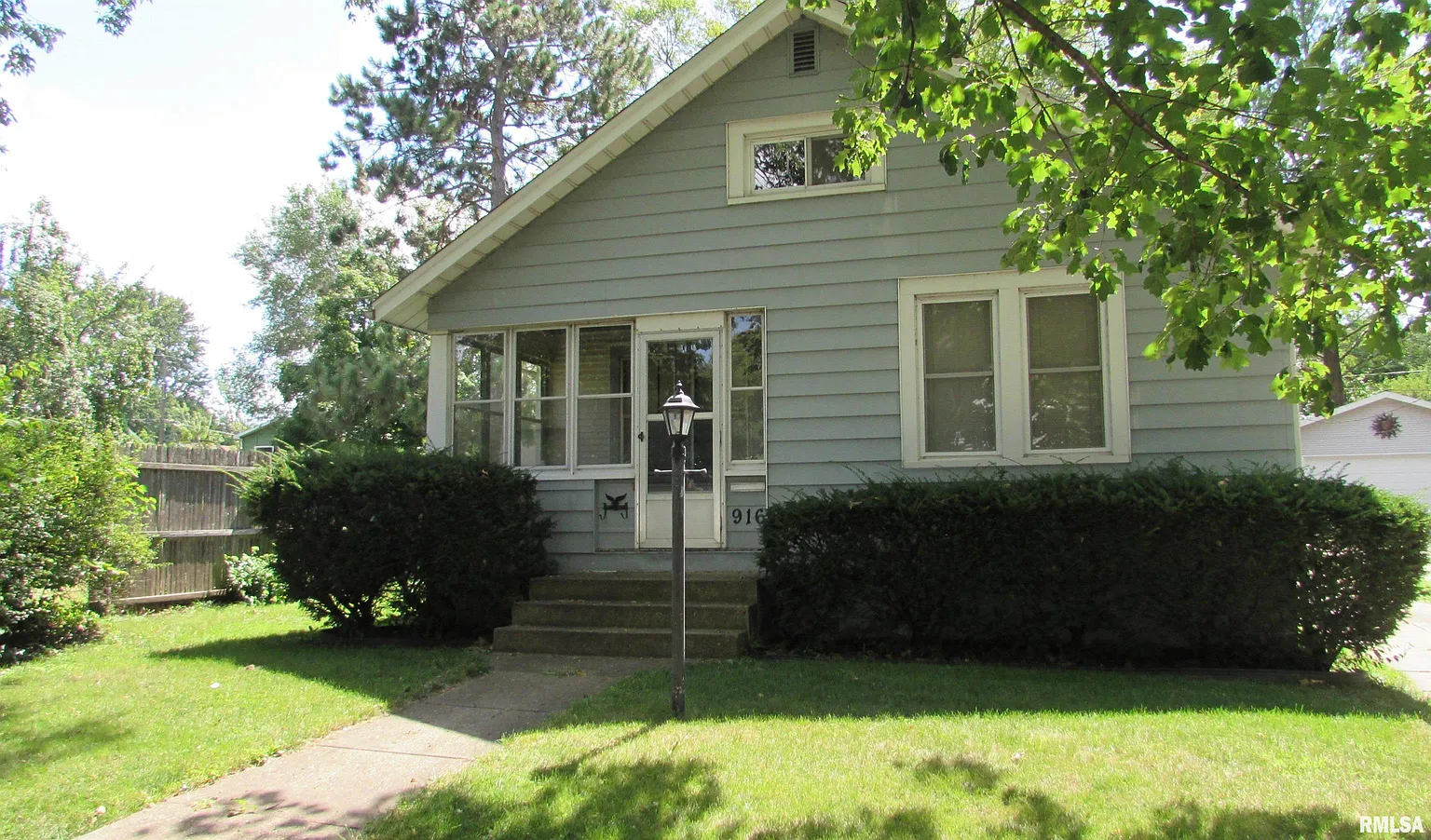 916 Winter St photo 1