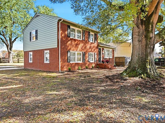 2nd image of 702 Old Town Dr