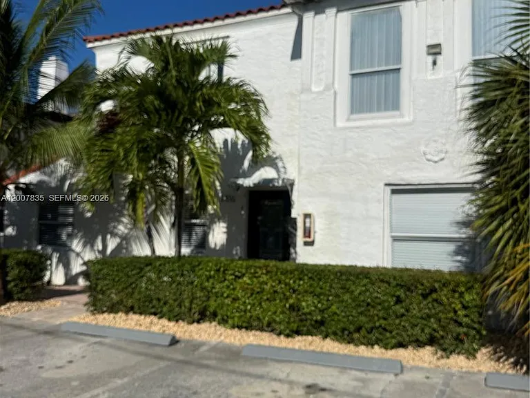 2816 Pine Tree Dr #3 — Photo 1