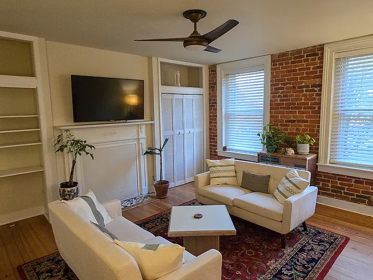 209 W Clay St — Photo 9