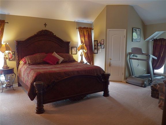 5th image of 706 Oxford Dr