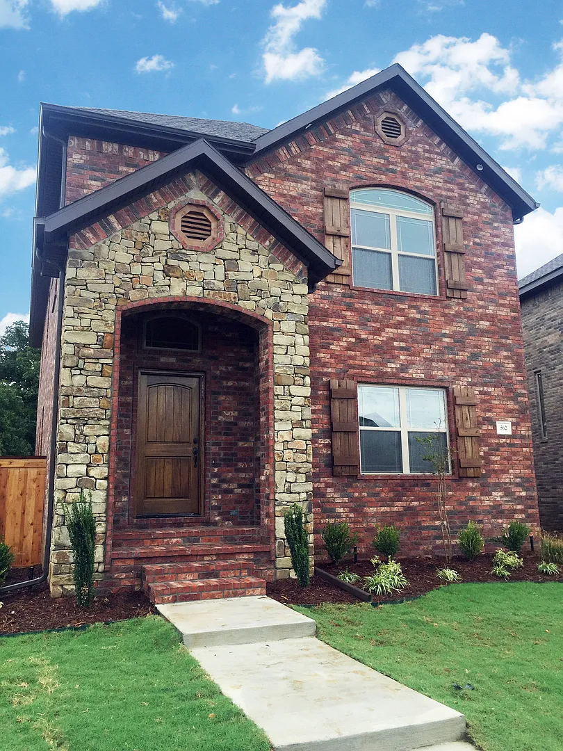 Stunning Fully Furnished Home in the Heart of Fayetteville! — Photo 1
