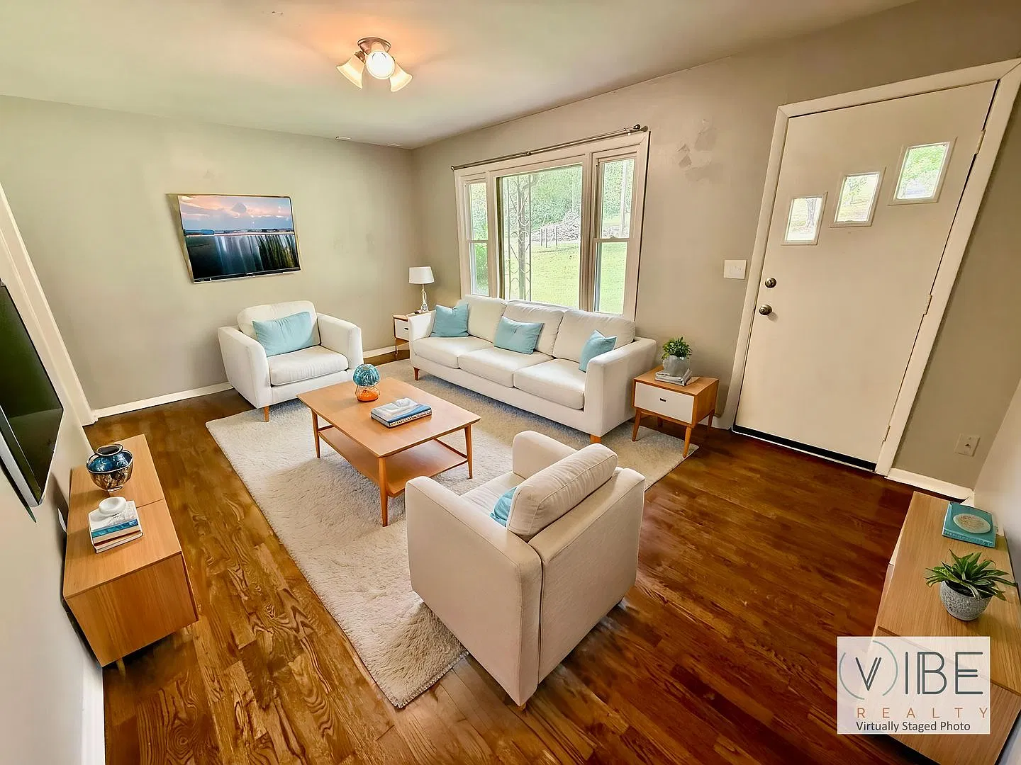 Country feel close to the city? you got it! 3 Bedroom 1 Bath for $1750 — Photo 2
