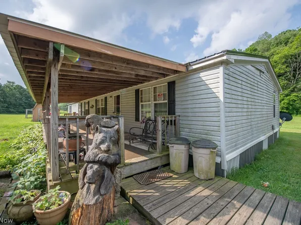 9805 Crooked Creek Rd SE, Uhrichsville, OH 44683