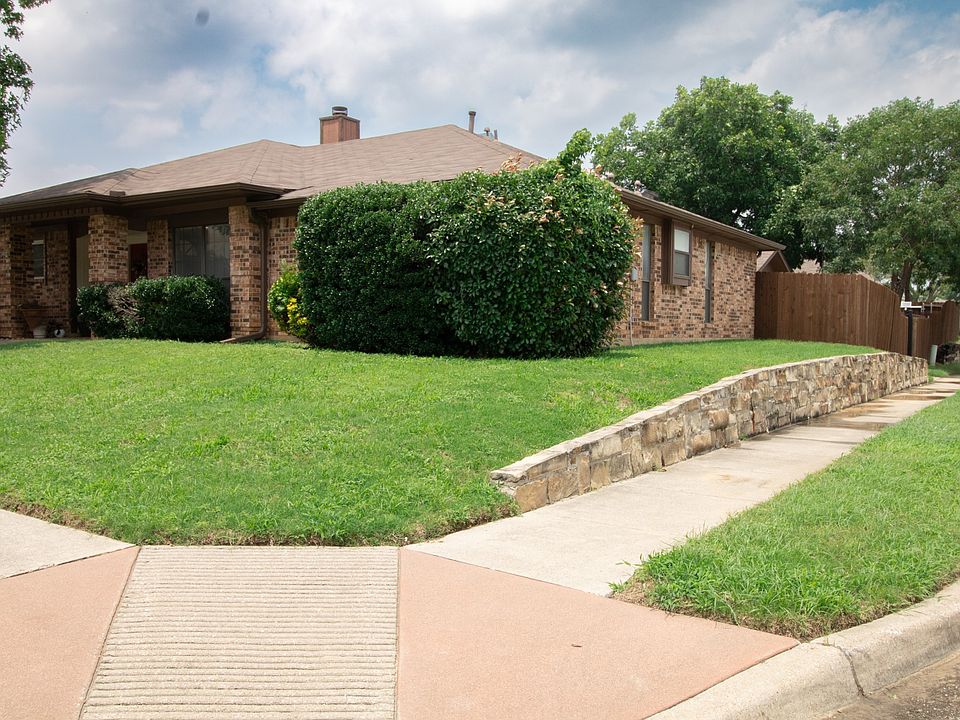 1st image of 2441 Oakmont Dr