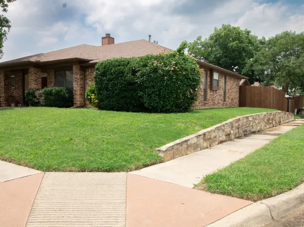 2441 Oakmont Dr, Bedford, TX 76022