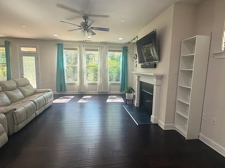 220 Concordia Woods Dr — Photo 4