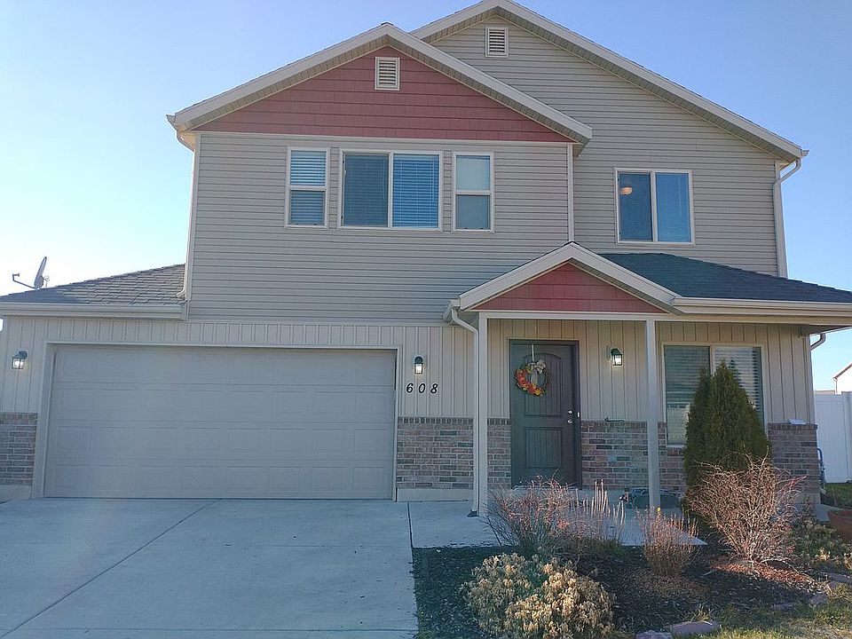 1st image of 608 S Lakeside Dr