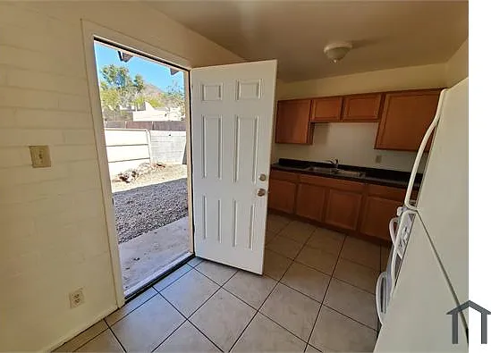 1610 W Becker Ln — Photo 11