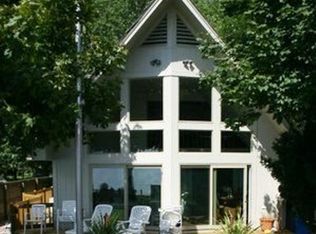 12192 N Lakeshore Dr, La salle, MI 48145