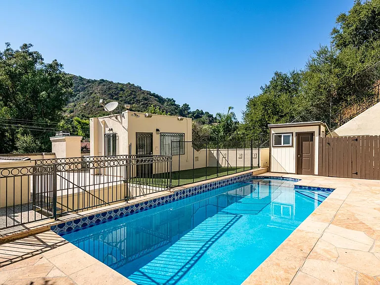 2334 Benedict Canyon Dr — Photo 40