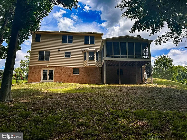 105 Westmoreland Ct — Photo 30