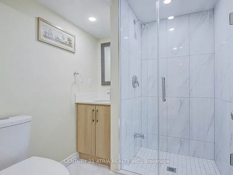 21 Alice Cres — Photo 10