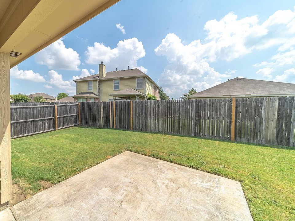1st image of 721 Swan Dr