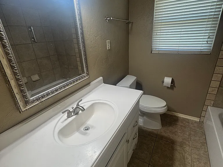 1825 S Rankin St — Photo 3