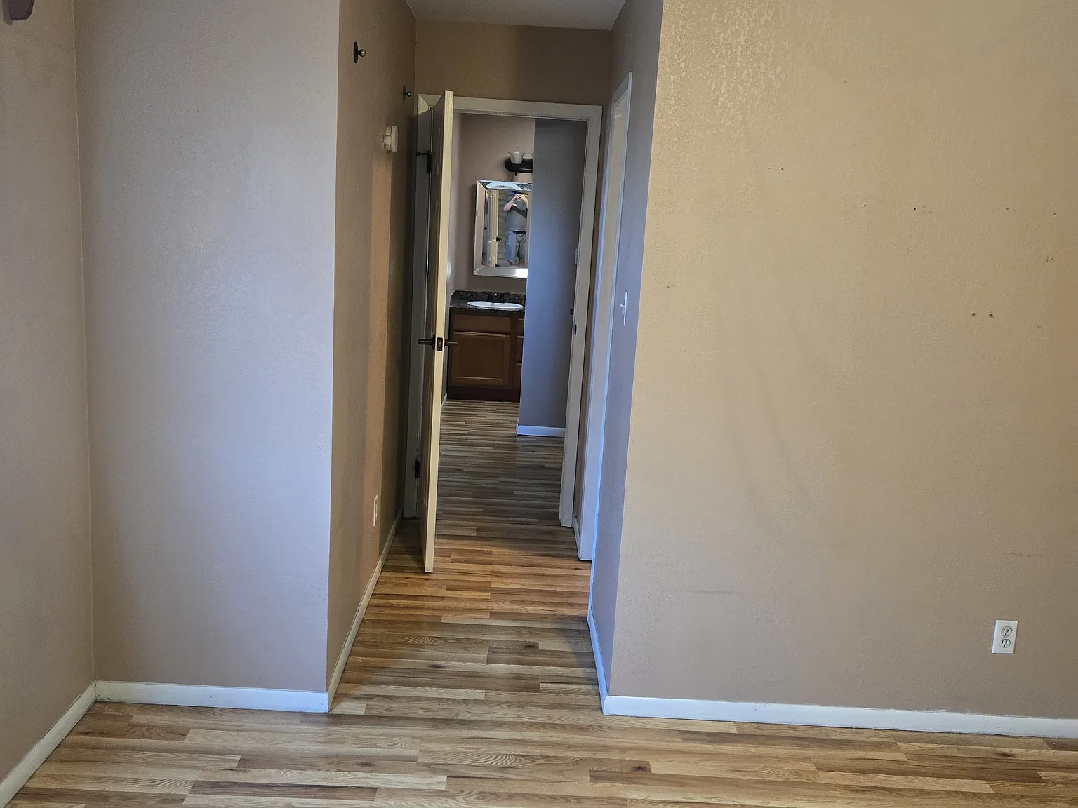2 bed, 2.5 bath, 1200 sqft, $850 — Photo 2