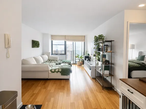 301 East 79th Street image 1 of 15