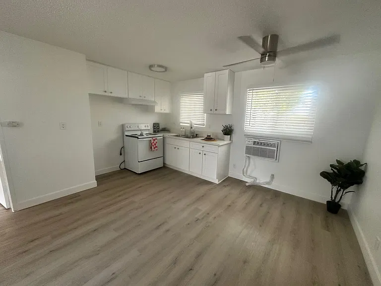 5548 Yarmouth Ave #12A — Photo 5