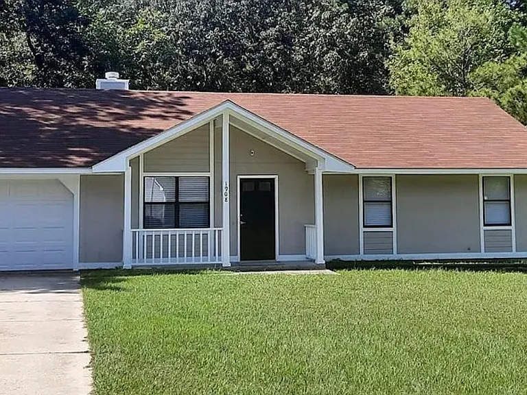 1908 Green Cir — Photo 1