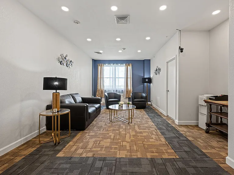 The Apartments at Hotel Phillips — Photo 12