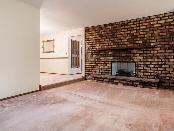 4th image of 1063 Castlehill Dr