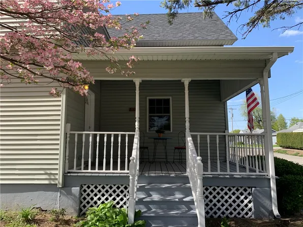 823 E Park St, Taylorville, IL 62568