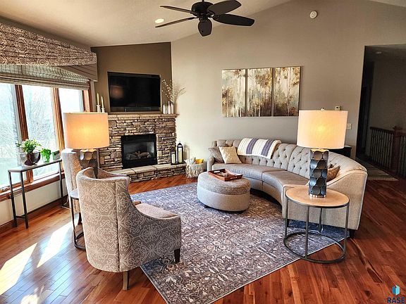 5th image of 901 W Whispering Cir