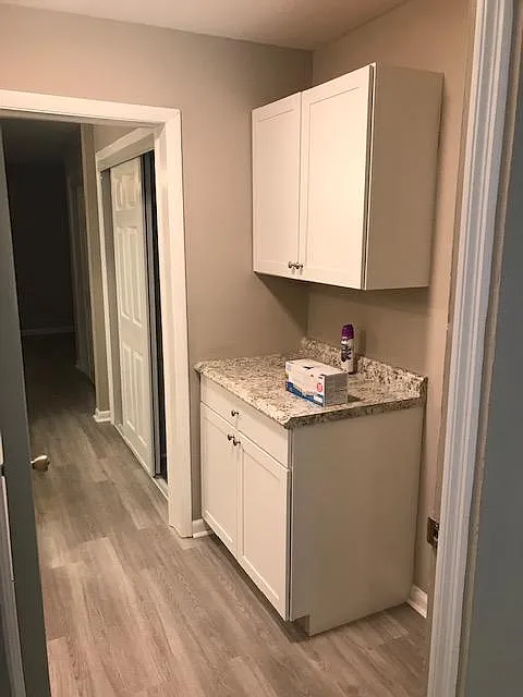 124 W Peacock St — Photo 2