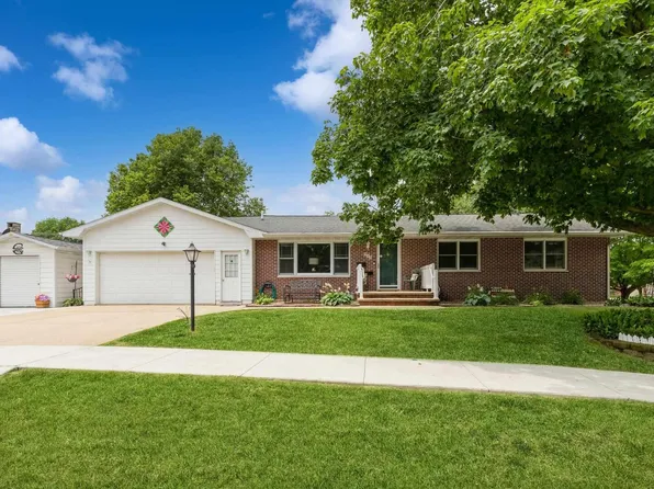 315 12th Ave, De Witt, IA 52742
