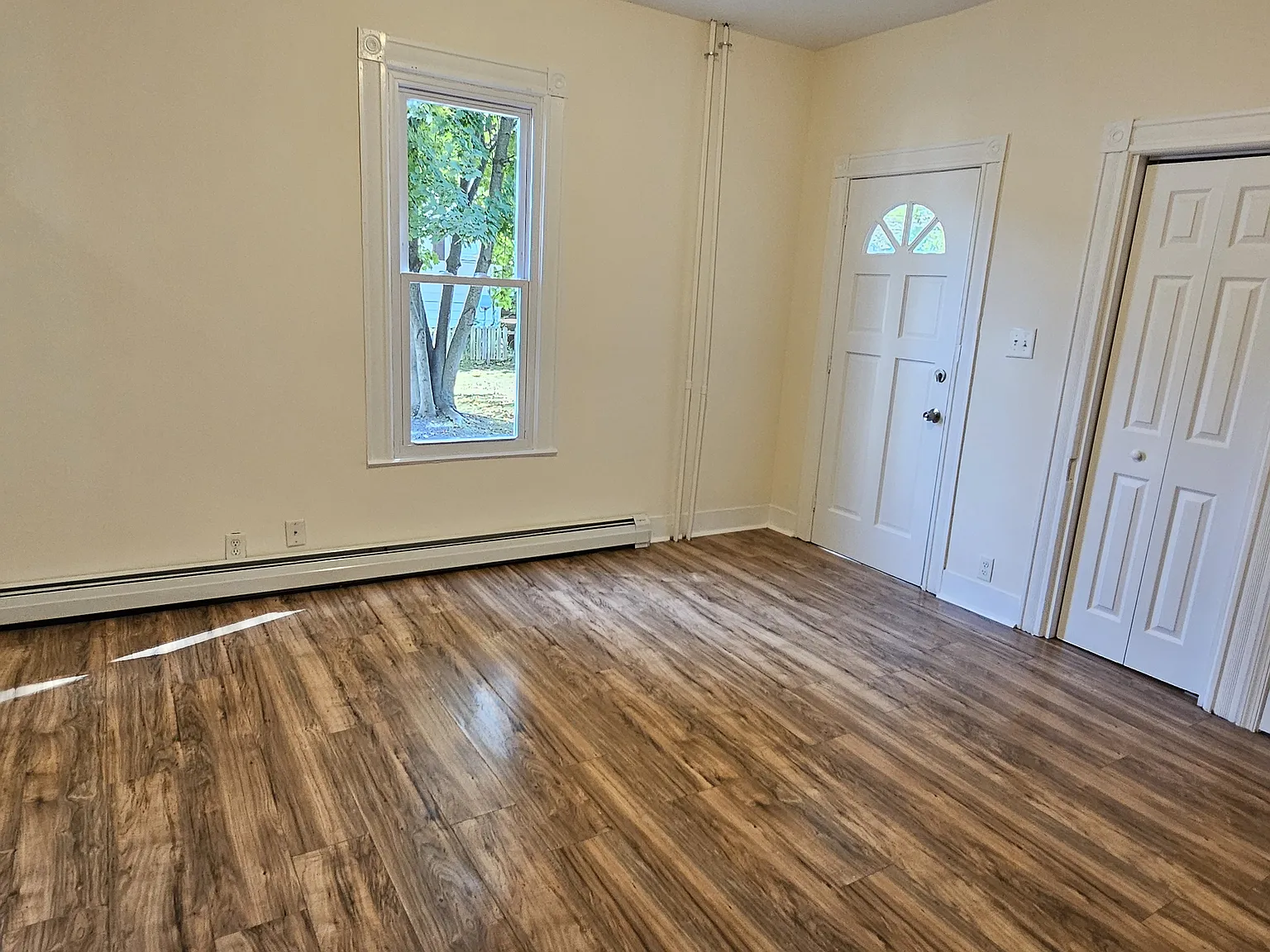 3 bed, 1200 sqft, $1,850 — Photo 4