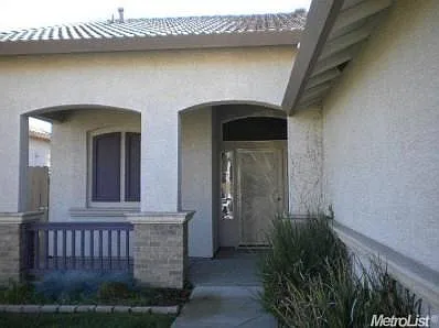 1054 Steele Way photo 1