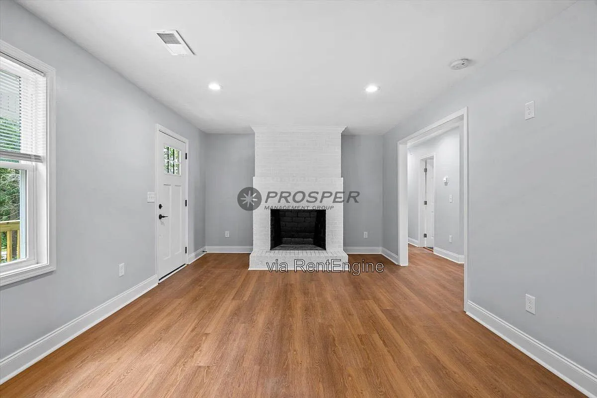 3 bed, 2.0 bath, 1650 sqft, $1,895 — Photo 2