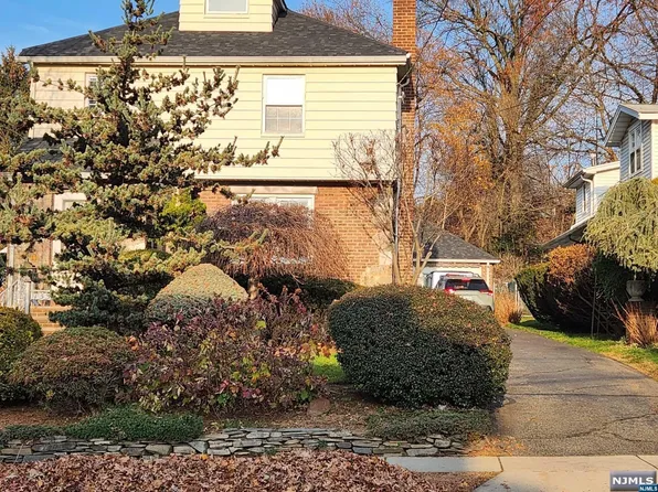 153 Oakdene Ave, Leonia, NJ 07605