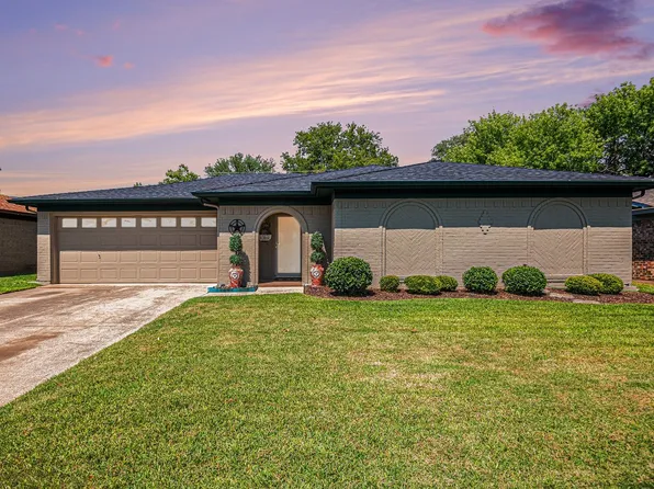 716 Barkridge Trl, Burleson, TX 76028