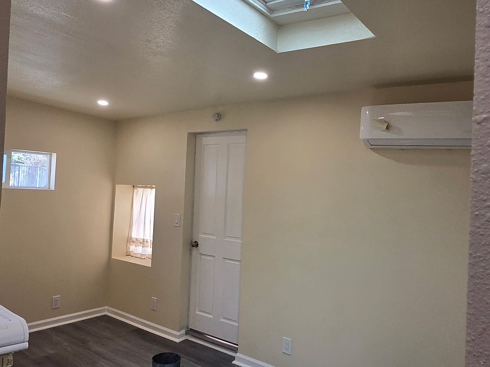 1st image of 1050 Hyperion Ave #1/2