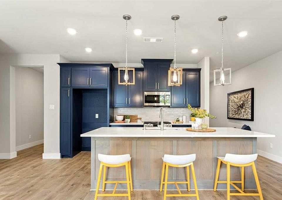 1st image of 625 Emily Ln