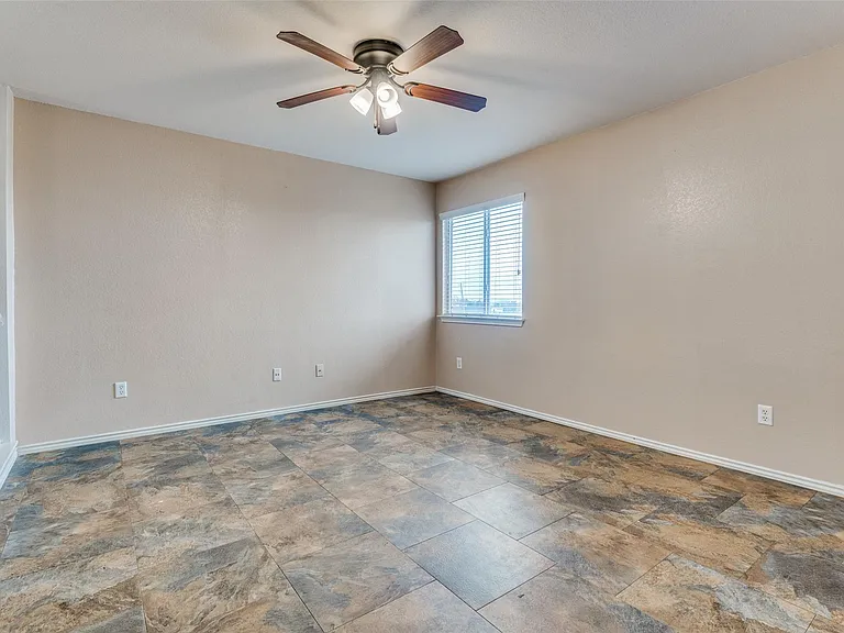 13620 Lyndon B Johnson St — Photo 20