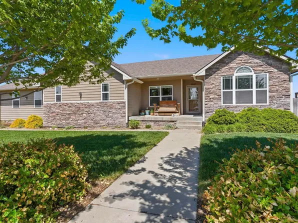 9997 Rosemary Ln, Manhattan, KS 66502