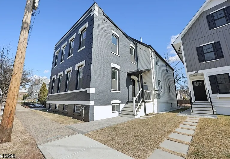 135 Forest St #1R — Photo 1