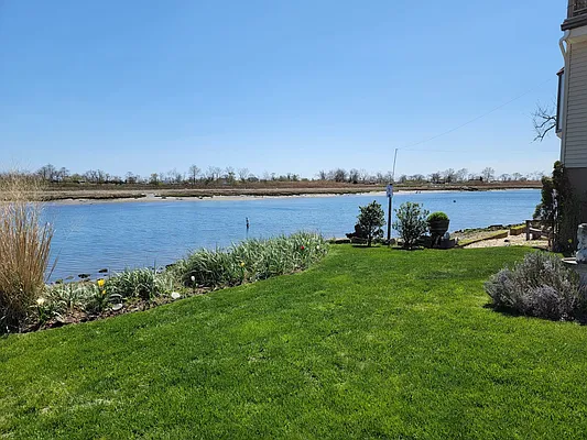 Sold by Superior Realty Service | media 19