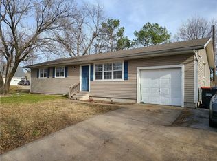 1803 S 40th St, Springdale, AR 72762