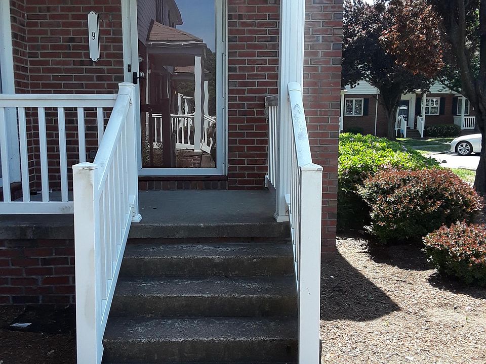 1st image of 9 Sandra Ln